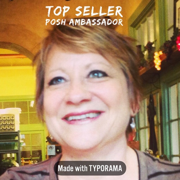 Top Seller/Posh Ambassador💕 - Picture 2 of 6